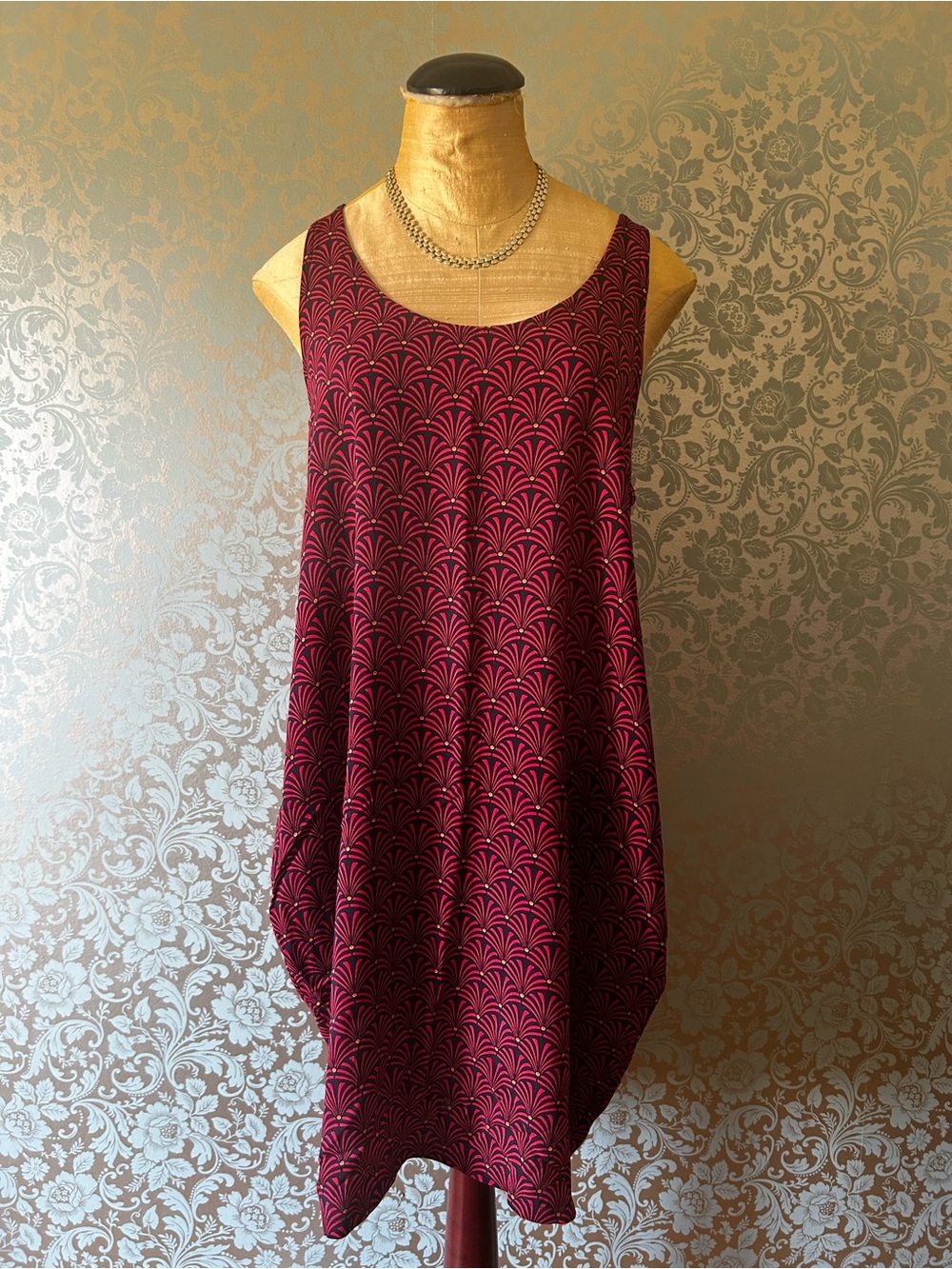 Art Deco Fan Print Sleeveless Swing Dress with Pockets - Size Medium